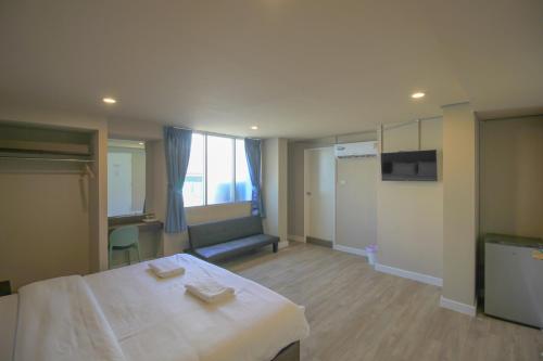 the sea bangsaen hotel