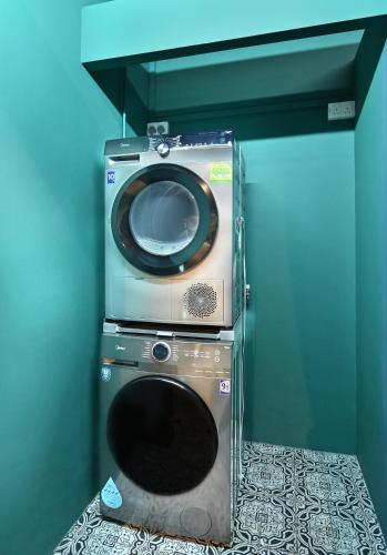 dream chaser boutique capsule hotel