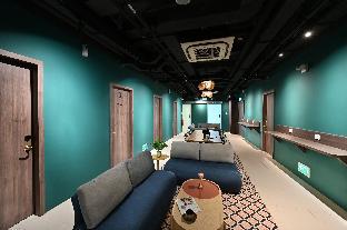 dream chaser boutique capsule hotel