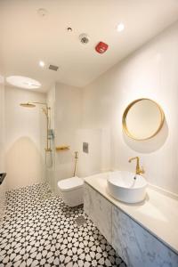 dream chaser boutique capsule hotel