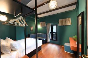 dream chaser boutique capsule hotel