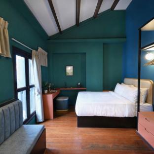 dream chaser boutique capsule hotel