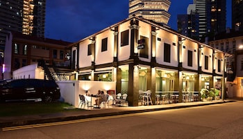 dream chaser boutique capsule hotel