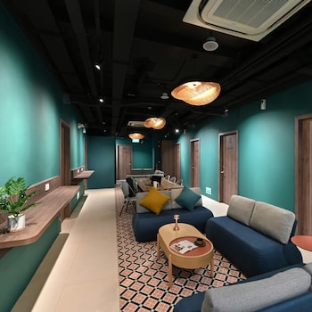dream chaser boutique capsule hotel