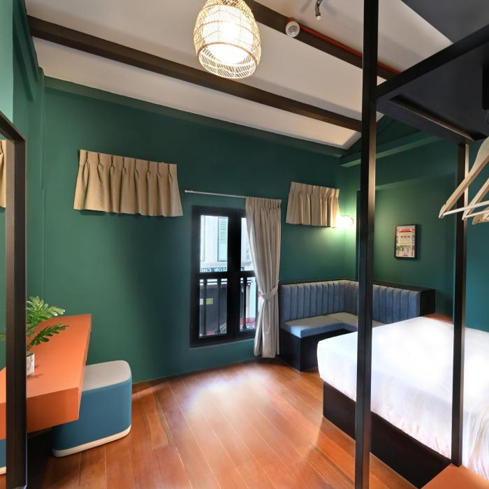 dream chaser boutique capsule hotel