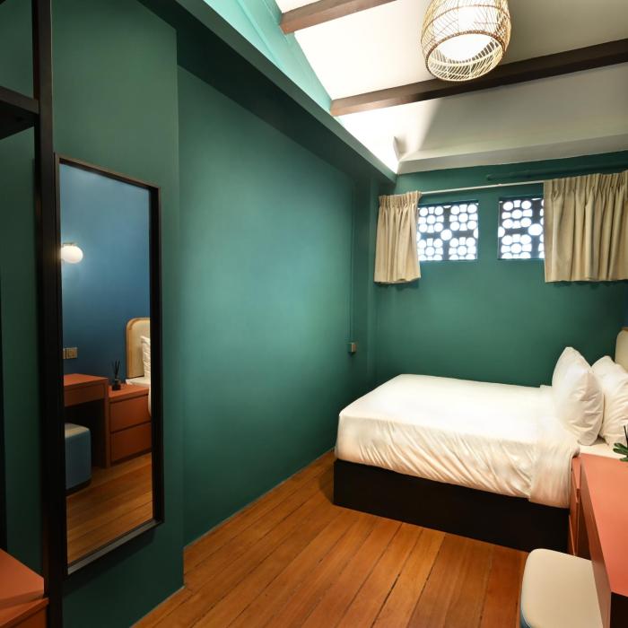 dream chaser boutique capsule hotel