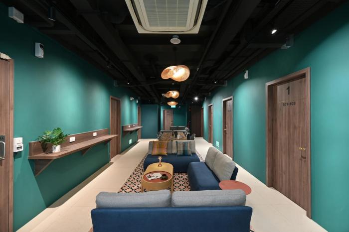 dream chaser boutique capsule hotel