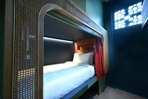 dream chaser boutique capsule hotel