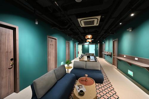 dream chaser boutique capsule hotel