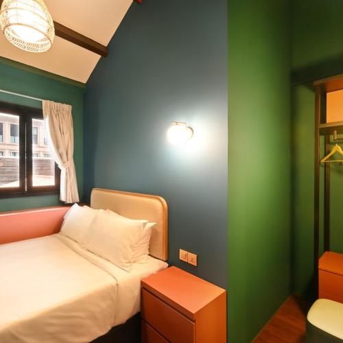 dream chaser boutique capsule hotel