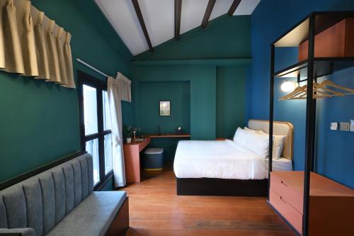 dream chaser boutique capsule hotel