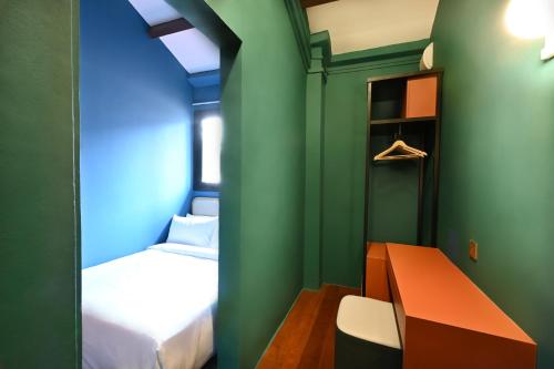 dream chaser boutique capsule hotel