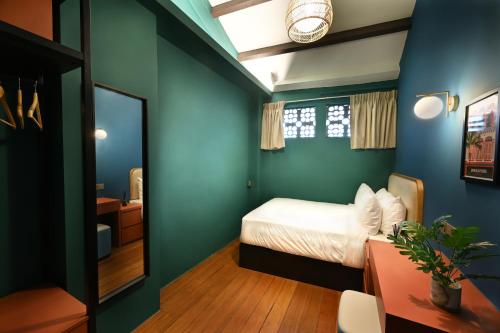 dream chaser boutique capsule hotel