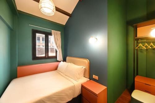 dream chaser boutique capsule hotel