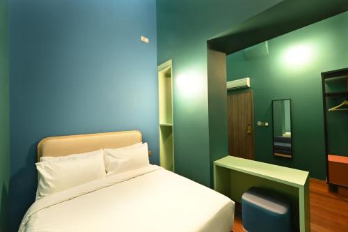 dream chaser boutique capsule hotel