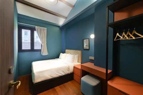 dream chaser boutique capsule hotel