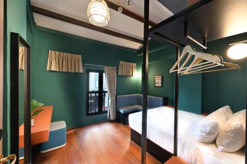 dream chaser boutique capsule hotel