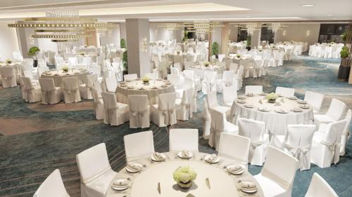 holiday inn and suites al khobar an ihg hotel