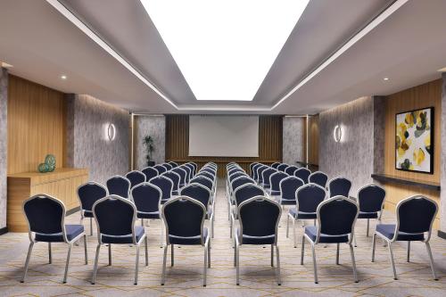 holiday inn and suites al khobar an ihg hotel