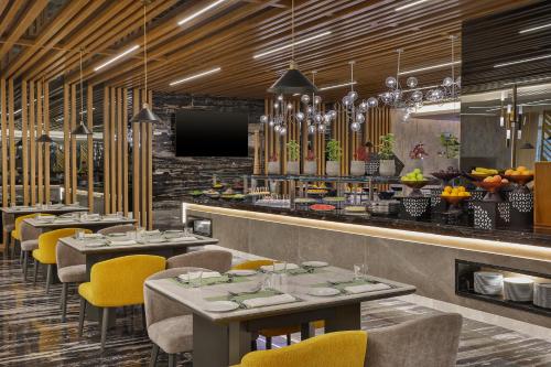 holiday inn and suites al khobar an ihg hotel