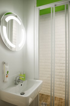 ibis styles paris buttes chaumont