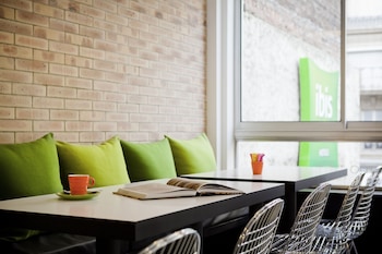 ibis styles paris buttes chaumont