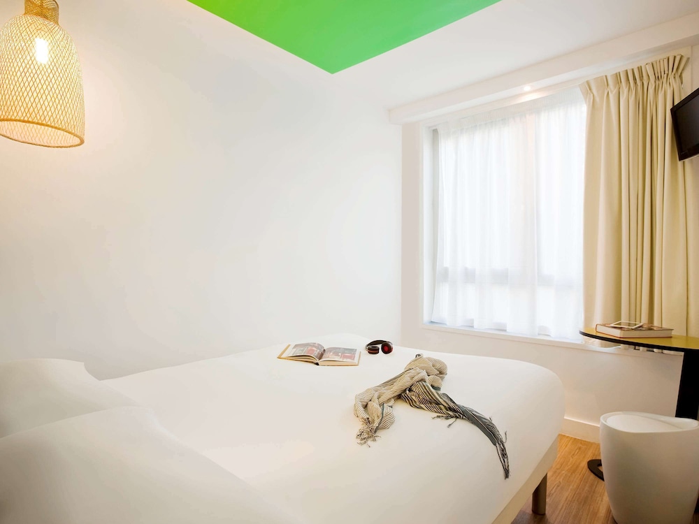 ibis styles paris buttes chaumont