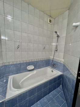 robin hostel for males