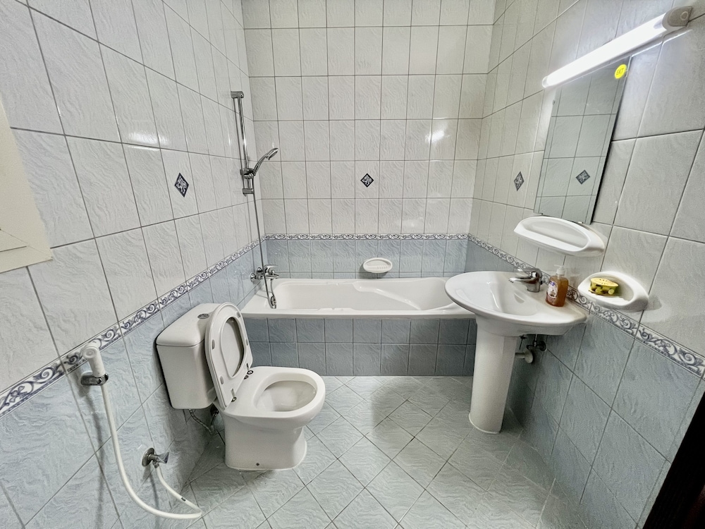 robin hostel for males