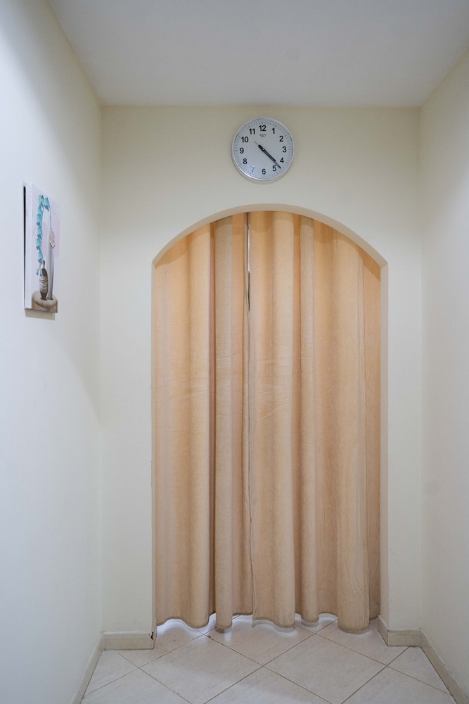 robin hostel for males