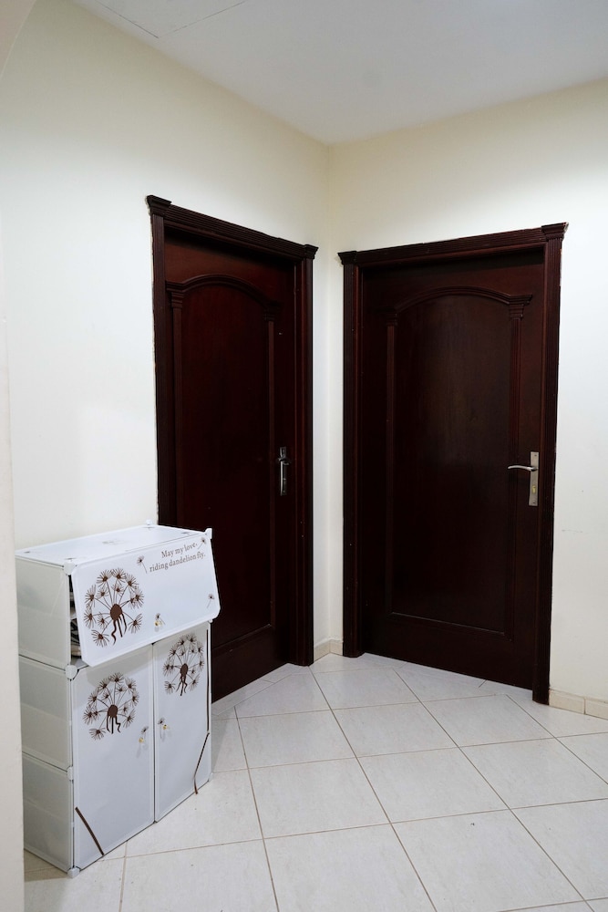 robin hostel for males