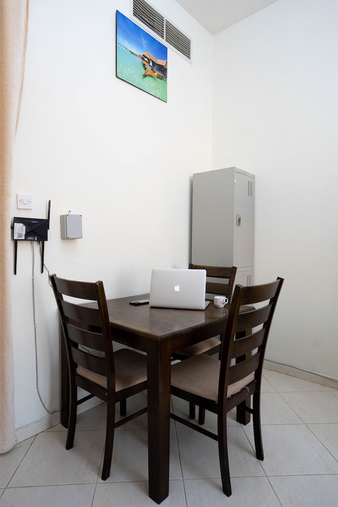 robin hostel for males