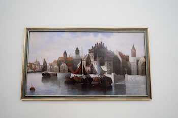 robin hostel for males