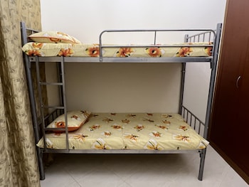 robin hostel for males