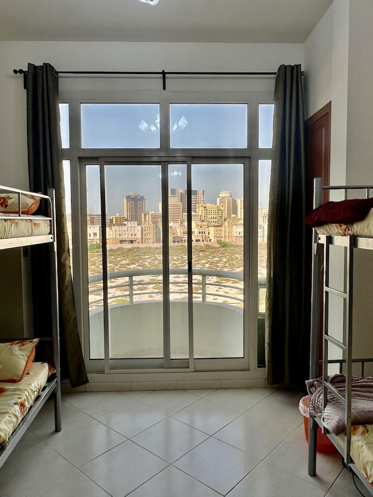 robin hostel for males