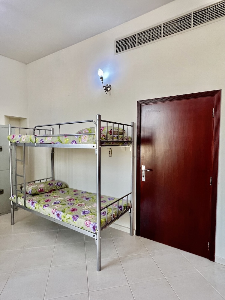 robin hostel for males