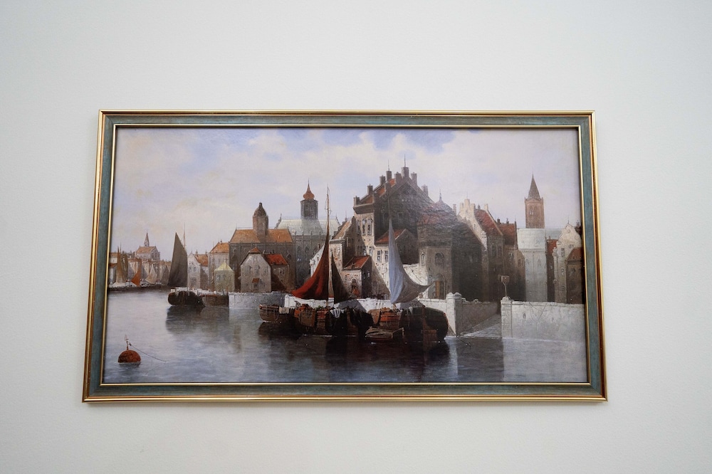 robin hostel for males