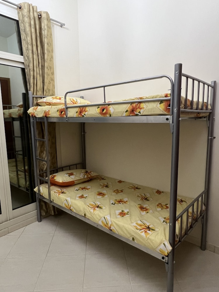 robin hostel for males