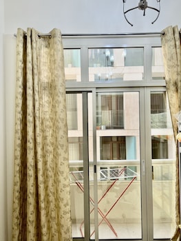 robin hostel for males