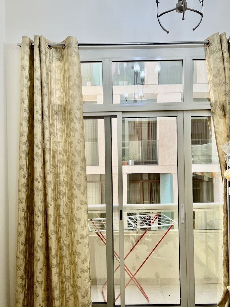 robin hostel for males