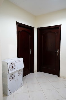 robin hostel for males