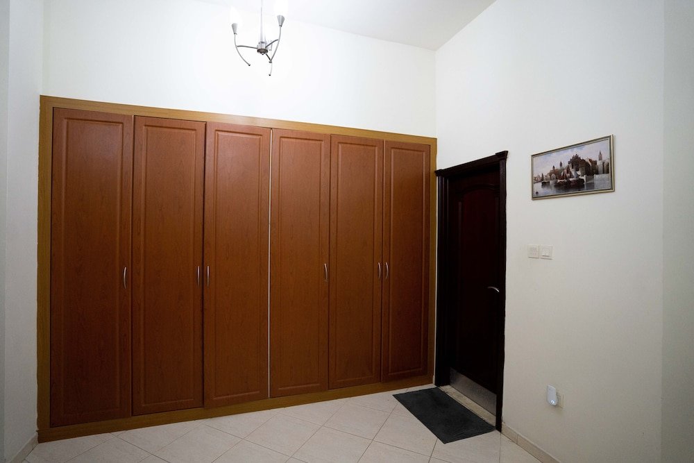 robin hostel for males