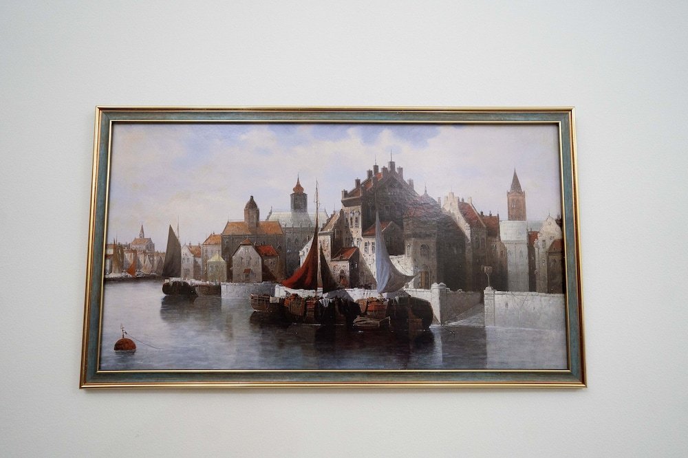 robin hostel for males