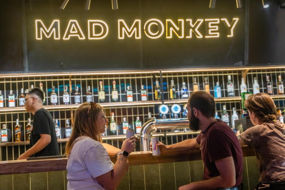 mad monkey hanoi hostel