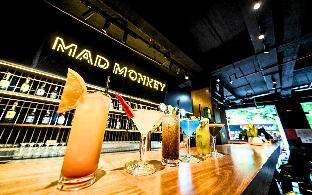 mad monkey hanoi hostel