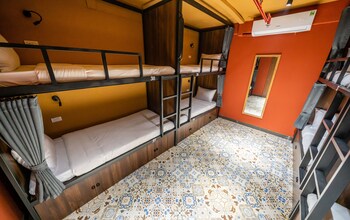 mad monkey hanoi hostel
