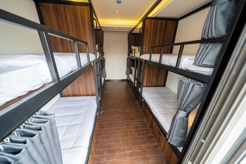 mad monkey hanoi hostel