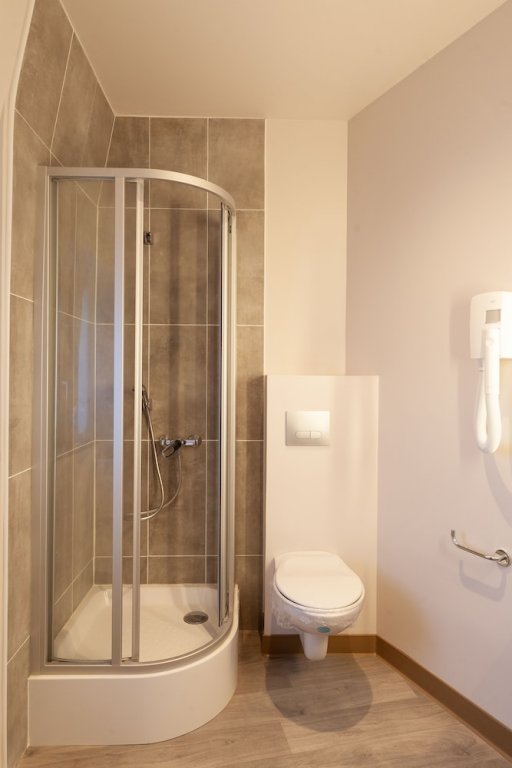 Hng Hotel Nancy Gare,Nancy>>Meurthe-Et-Moselle,0 star