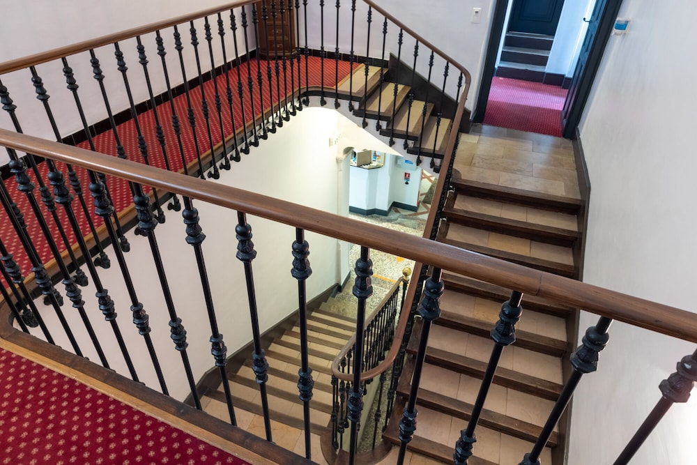 best western le comtadin