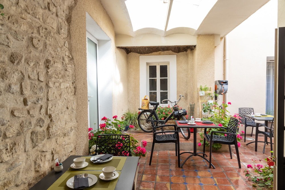 best western le comtadin